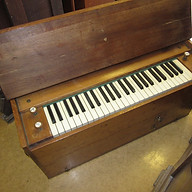 ARJEN L.H. STOLK'S TRE TRADISJON HERAND